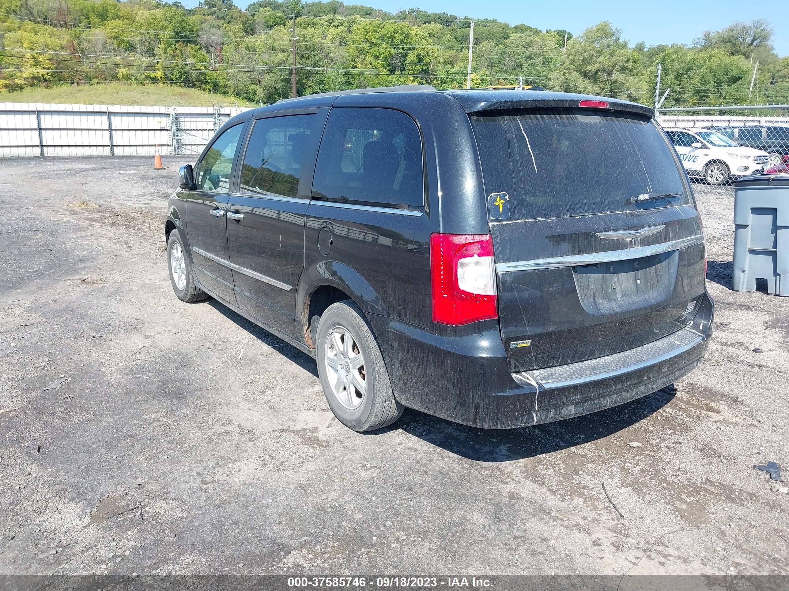 Photo 2 VIN: 2C4RC1BG7DR519976 - CHRYSLER TOWN & COUNTRY 