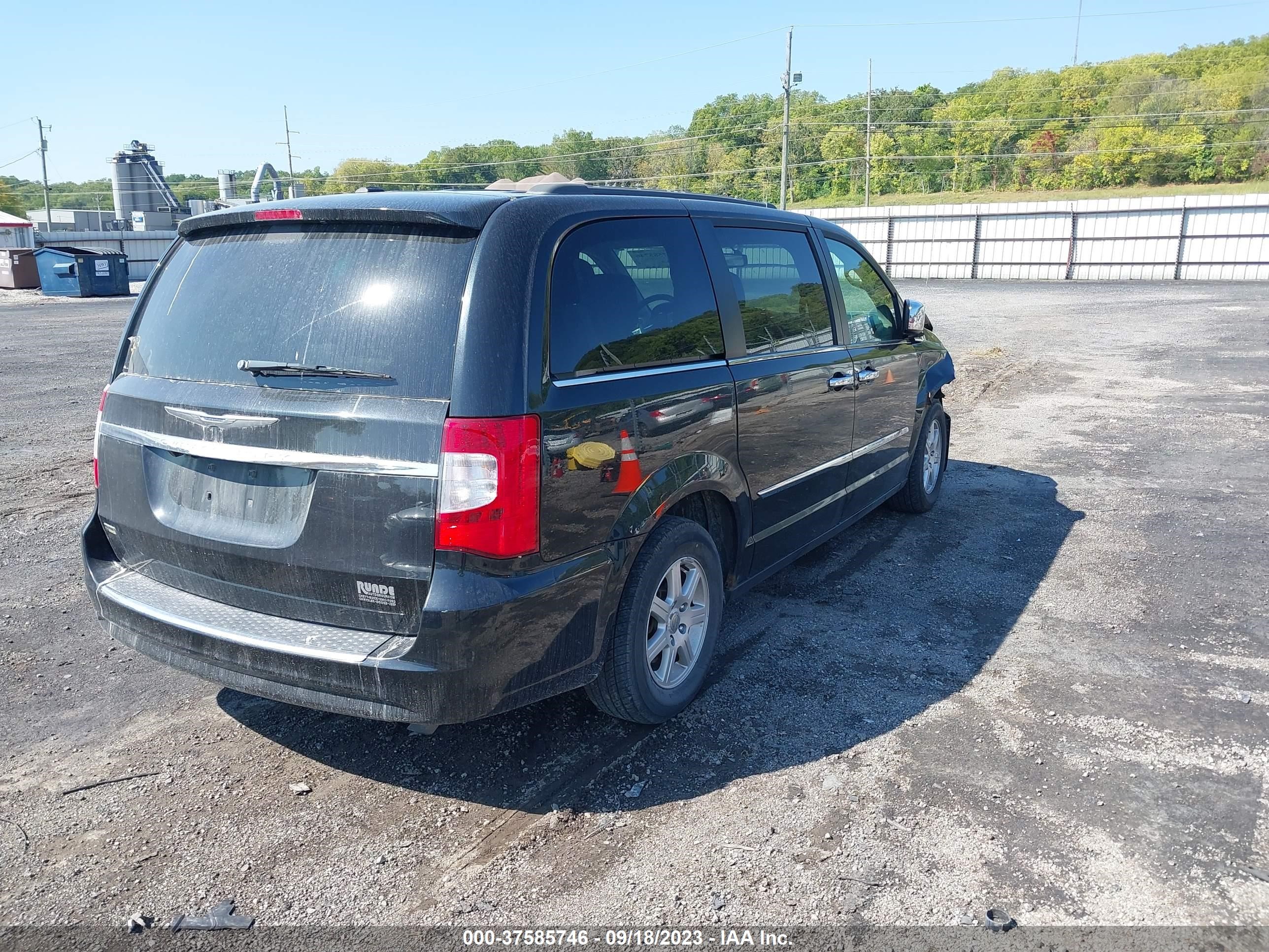 Photo 3 VIN: 2C4RC1BG7DR519976 - CHRYSLER TOWN & COUNTRY 