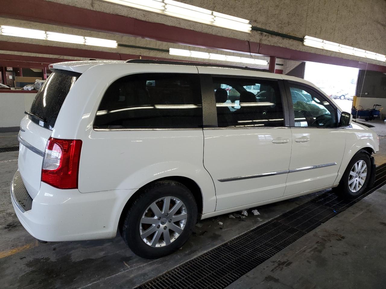 Photo 2 VIN: 2C4RC1BG7DR660157 - CHRYSLER TOWN & COUNTRY 