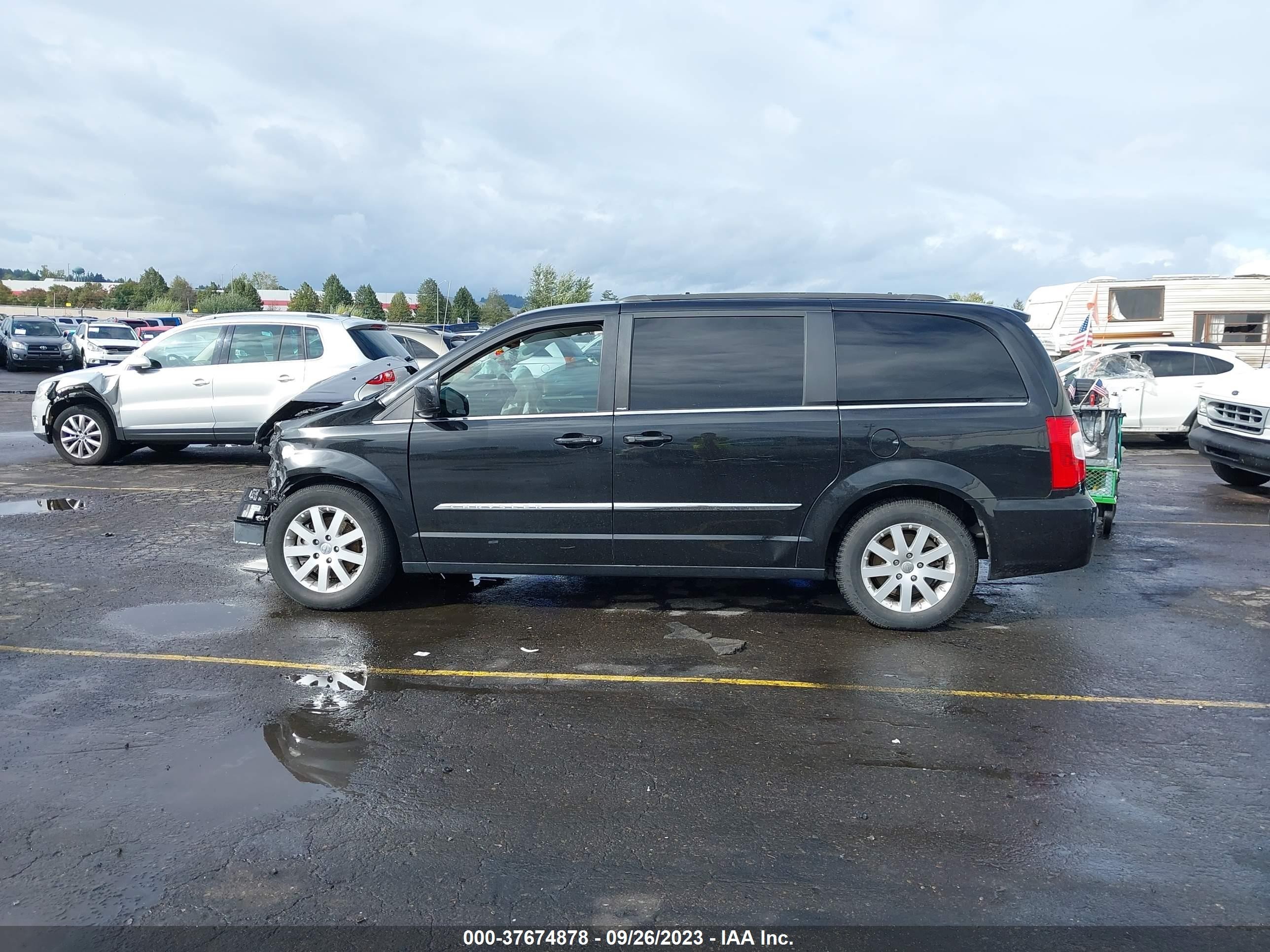 Photo 13 VIN: 2C4RC1BG7DR720518 - CHRYSLER TOWN & COUNTRY 