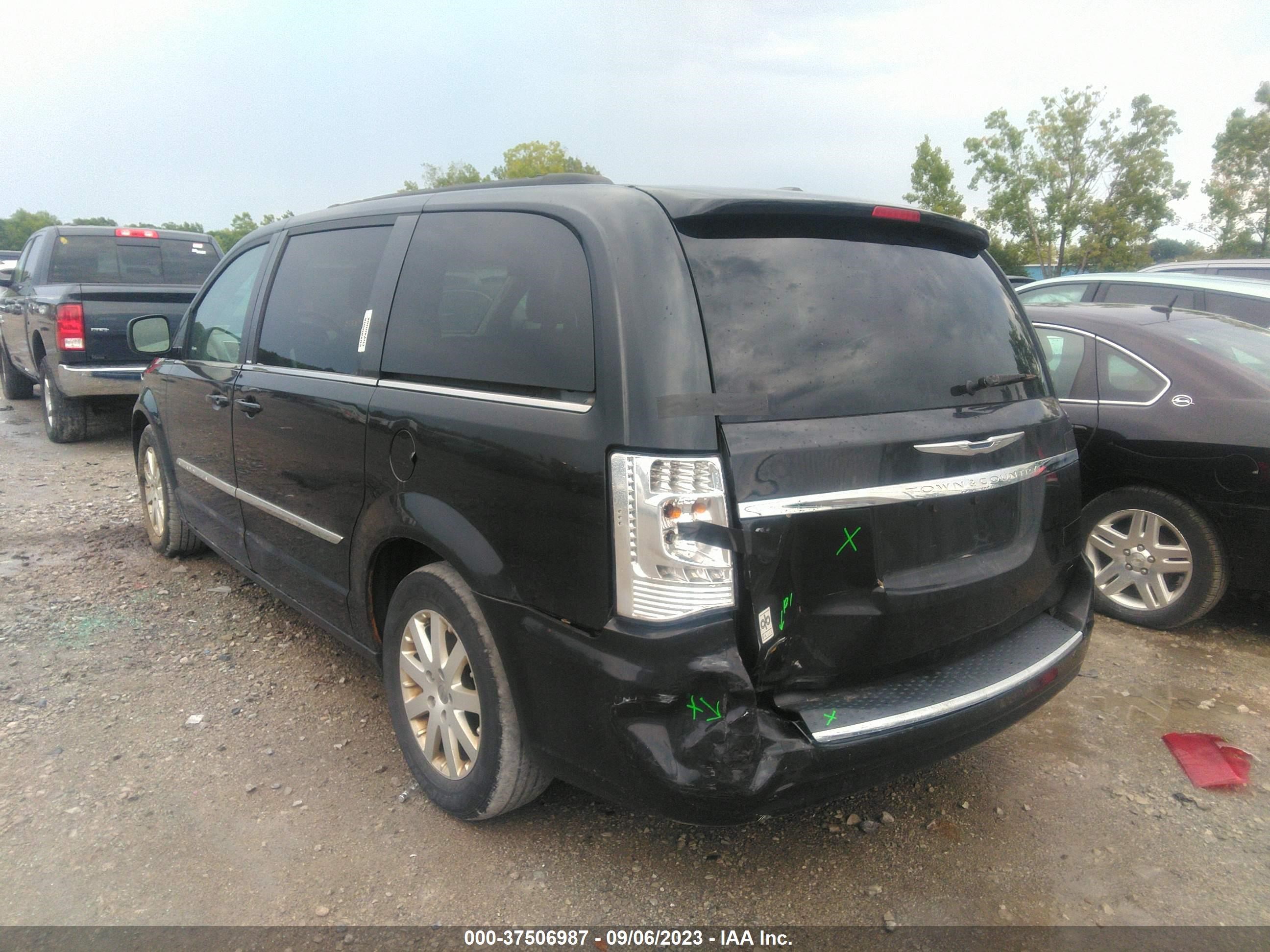 Photo 2 VIN: 2C4RC1BG7ER157066 - CHRYSLER TOWN & COUNTRY 