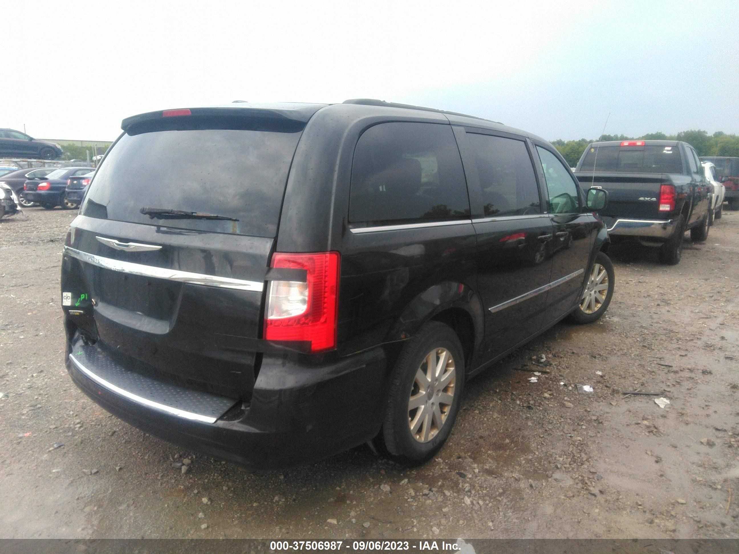 Photo 3 VIN: 2C4RC1BG7ER157066 - CHRYSLER TOWN & COUNTRY 