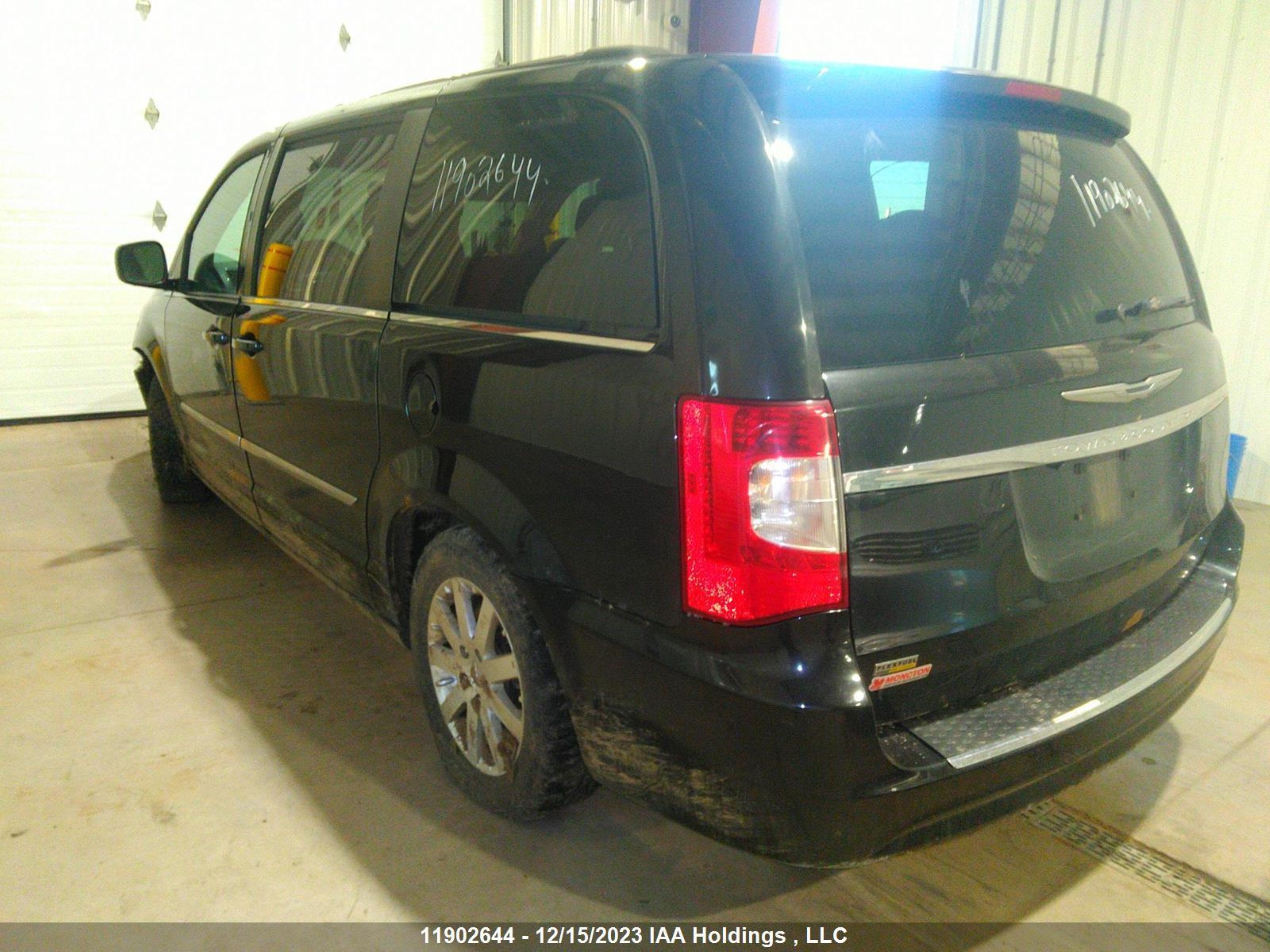 Photo 2 VIN: 2C4RC1BG7ER360927 - CHRYSLER TOWN & COUNTRY 