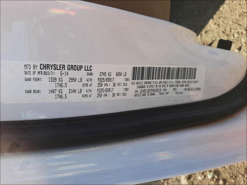 Photo 9 VIN: 2C4RC1BG7ER439319 - CHRYSLER TOWN &AMP COU 