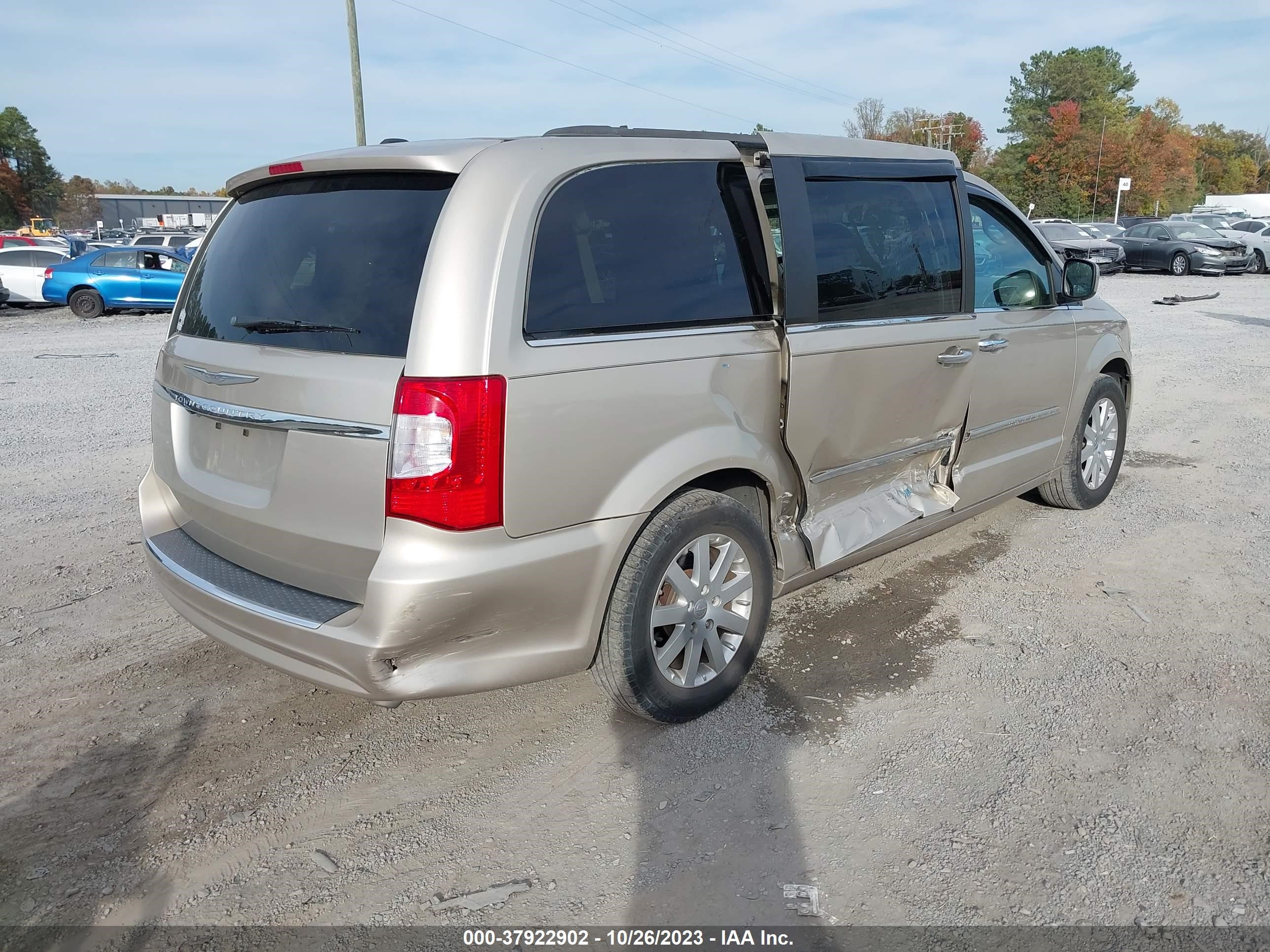 Photo 3 VIN: 2C4RC1BG7FR627050 - CHRYSLER TOWN & COUNTRY 