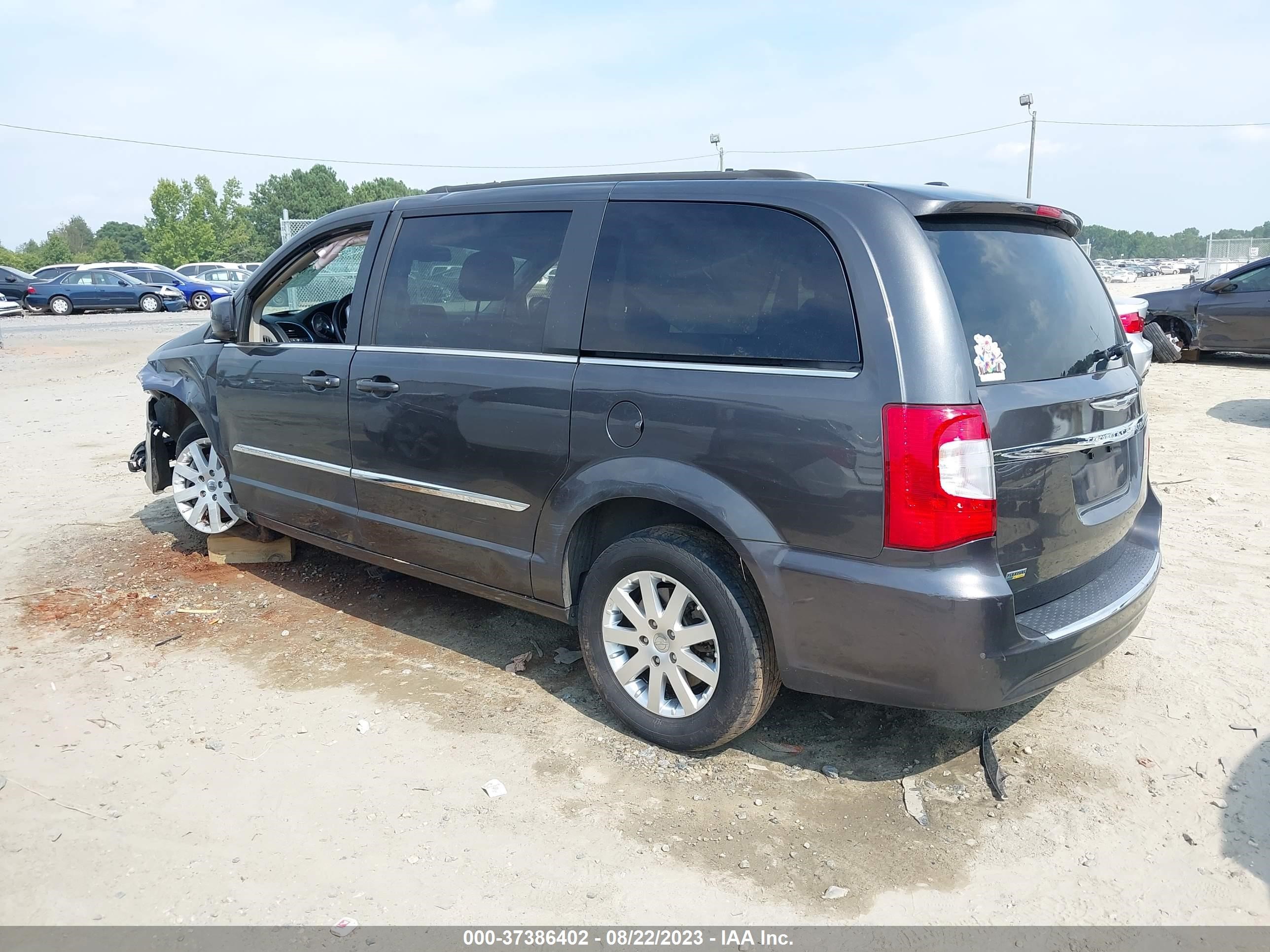 Photo 2 VIN: 2C4RC1BG7GR252682 - CHRYSLER TOWN & COUNTRY 