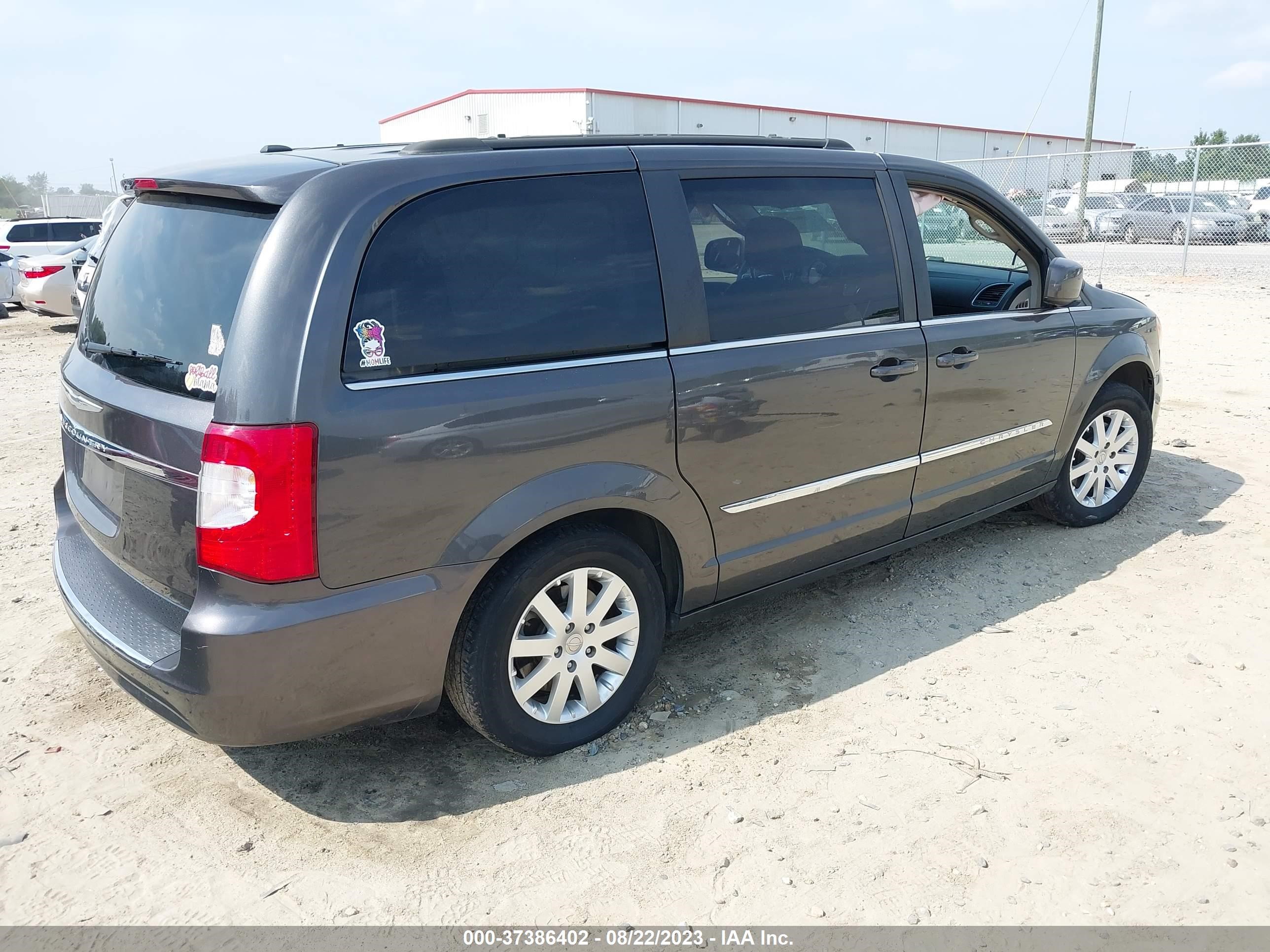 Photo 3 VIN: 2C4RC1BG7GR252682 - CHRYSLER TOWN & COUNTRY 