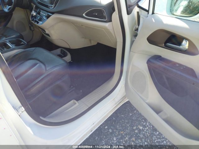 Photo 4 VIN: 2C4RC1BG7HR642134 - CHRYSLER PACIFICA 