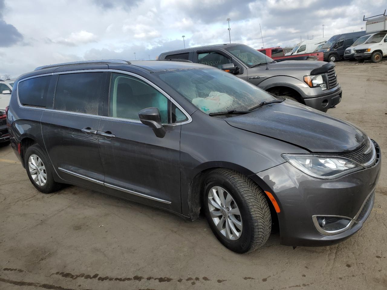 Photo 3 VIN: 2C4RC1BG7JR152167 - CHRYSLER PACIFICA 