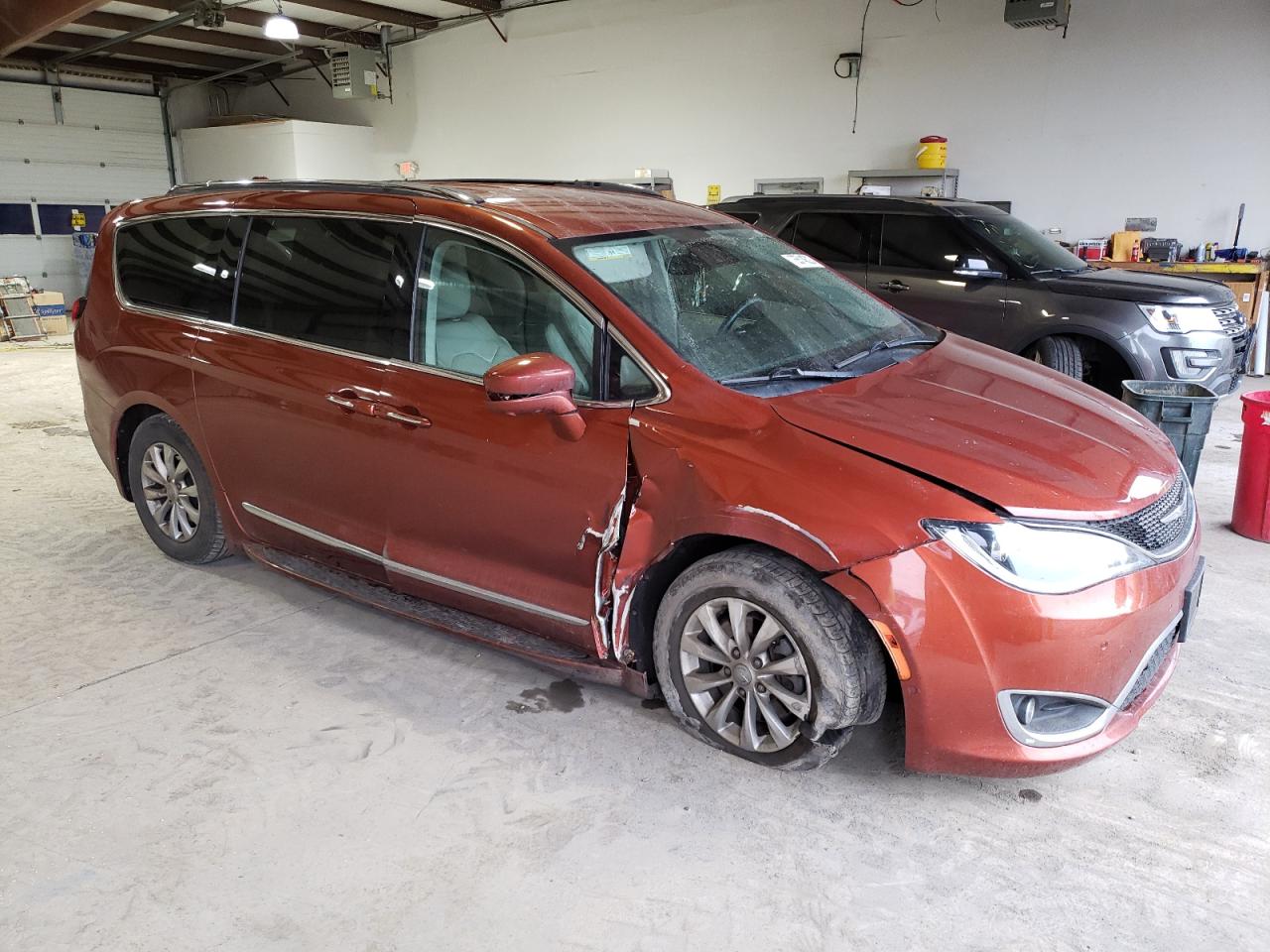 Photo 3 VIN: 2C4RC1BG7JR212111 - CHRYSLER PACIFICA 