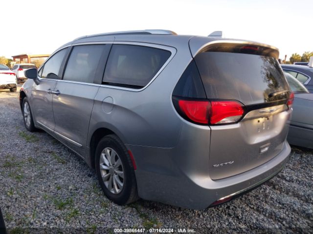 Photo 2 VIN: 2C4RC1BG7JR262149 - CHRYSLER PACIFICA 