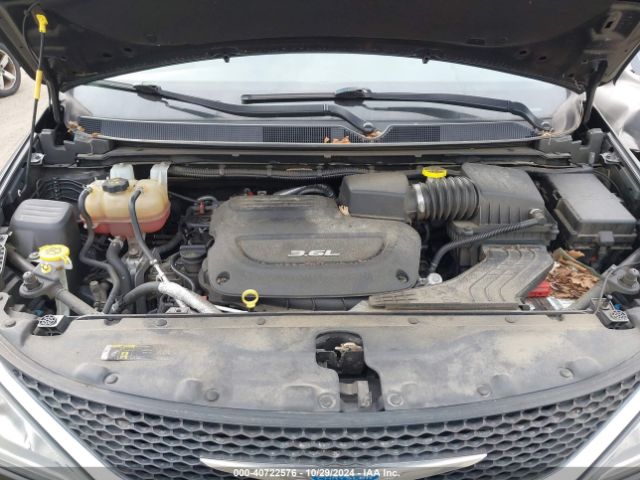 Photo 9 VIN: 2C4RC1BG7JR294485 - CHRYSLER PACIFICA 