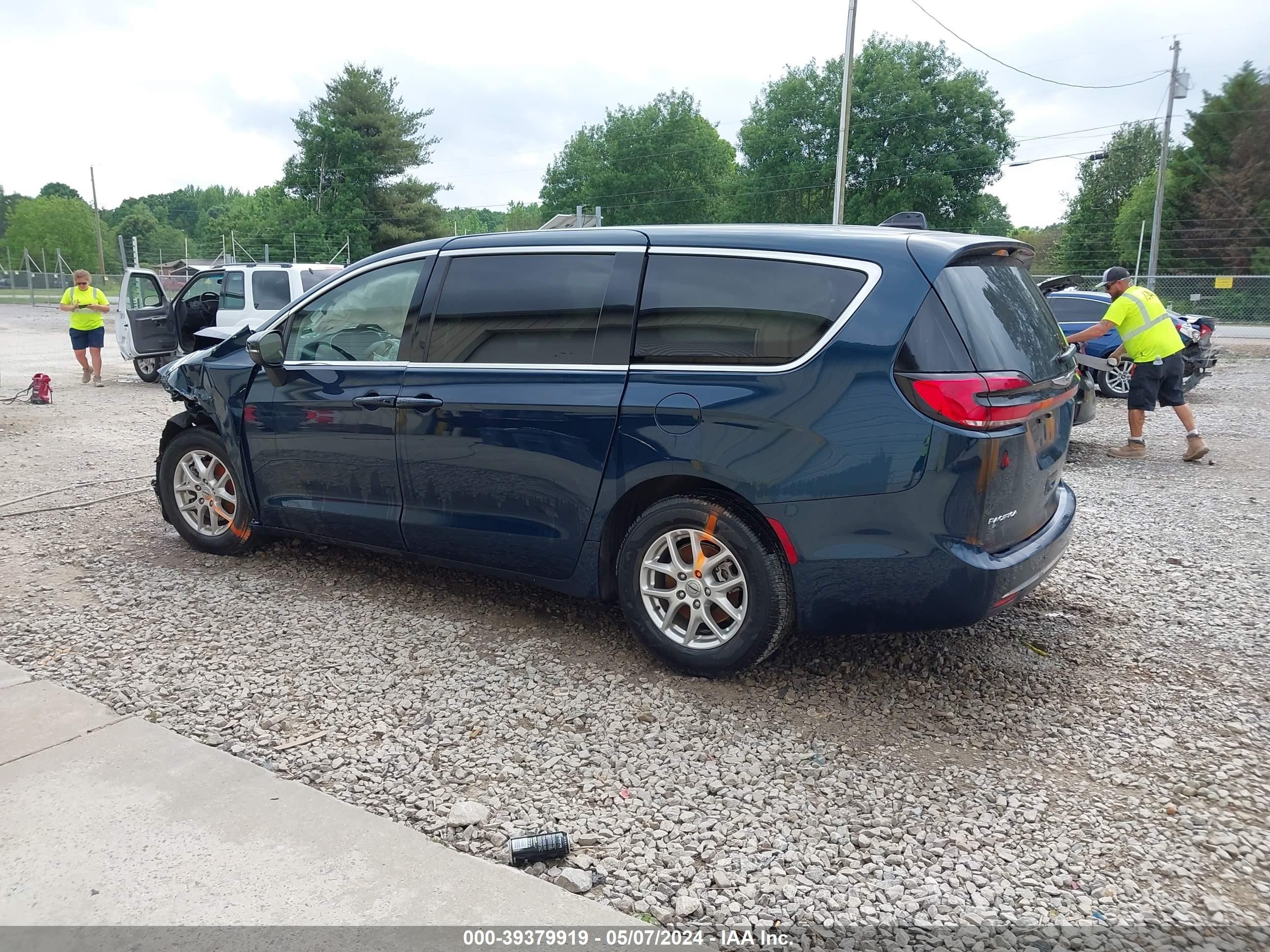 Photo 2 VIN: 2C4RC1BG7PR577963 - CHRYSLER PACIFICA 