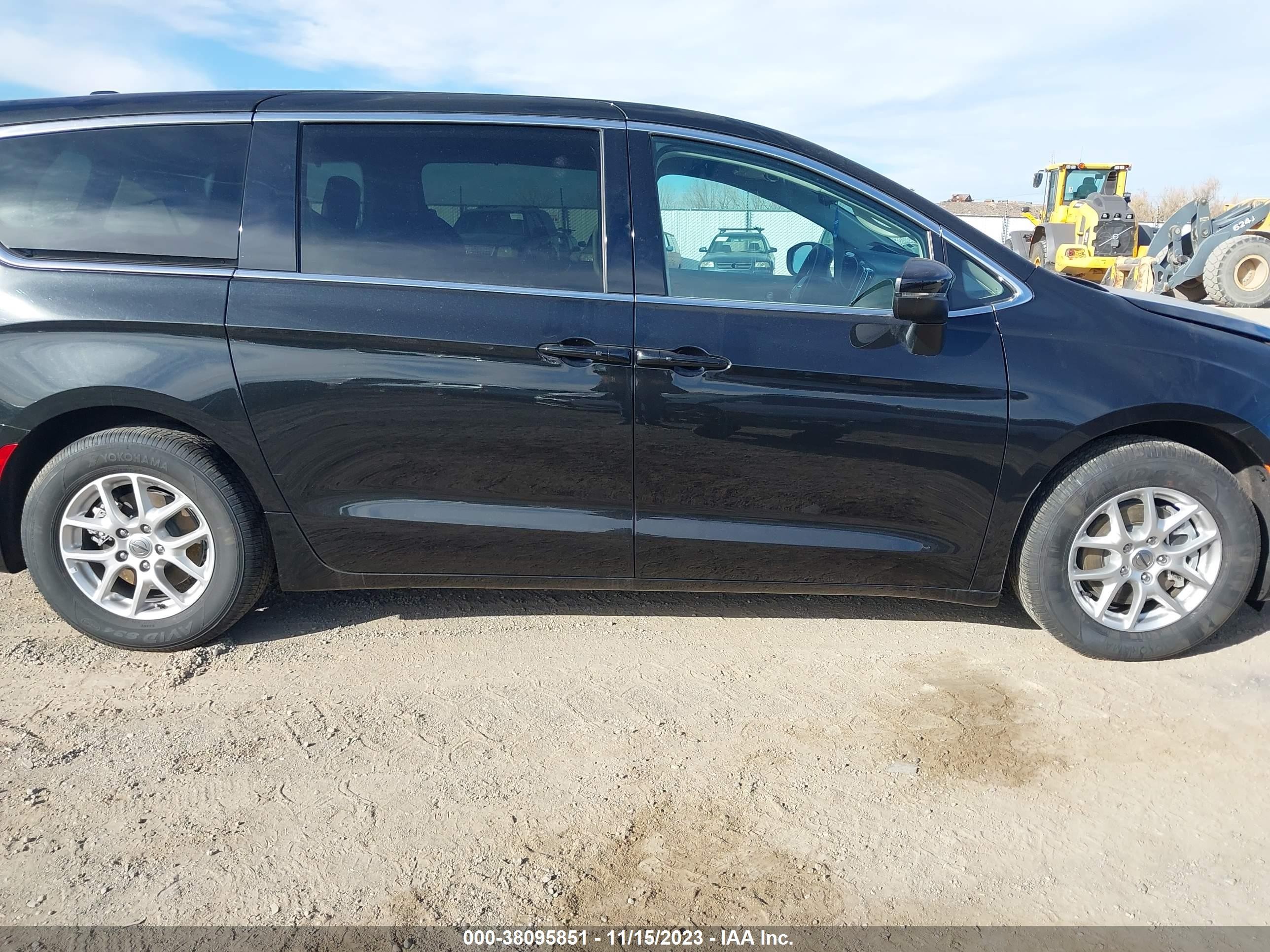 Photo 13 VIN: 2C4RC1BG7PR590695 - CHRYSLER PACIFICA 