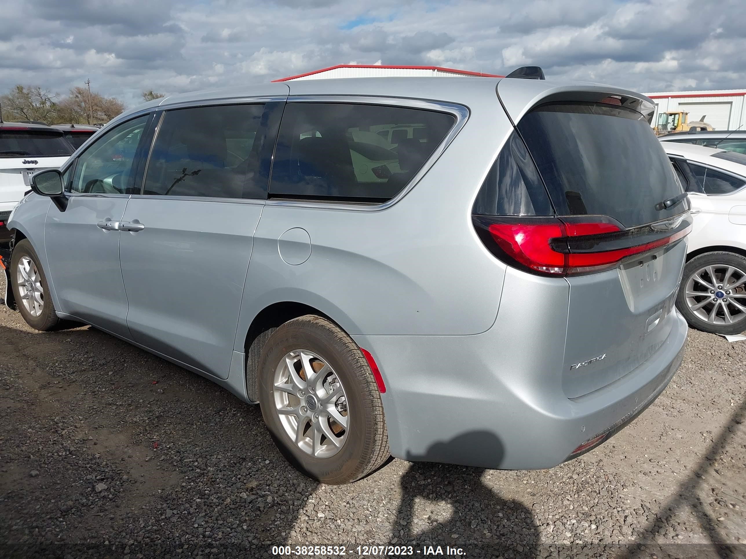 Photo 2 VIN: 2C4RC1BG7PR624117 - CHRYSLER PACIFICA 