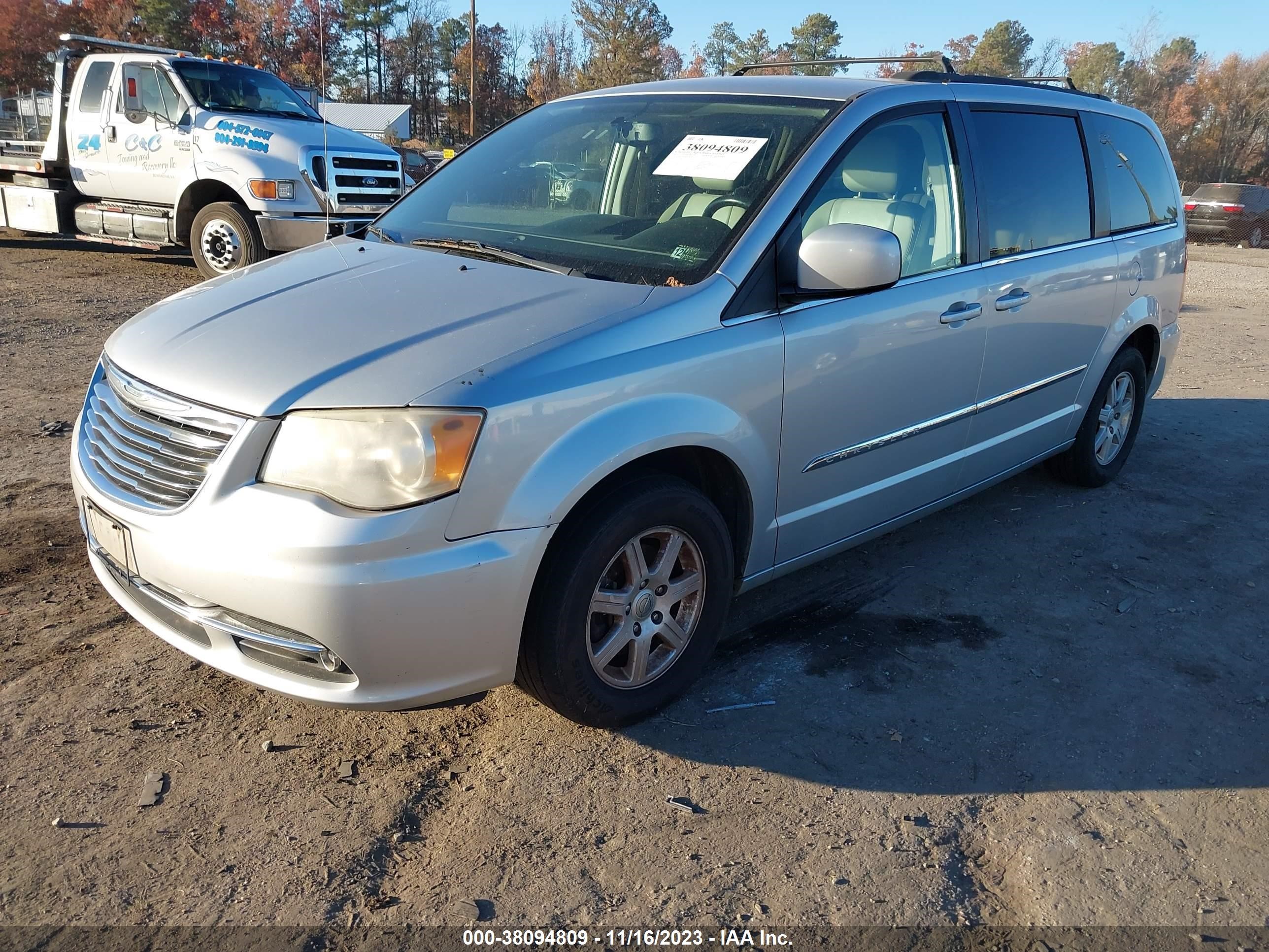 Photo 1 VIN: 2C4RC1BG8CR226389 - CHRYSLER TOWN & COUNTRY 