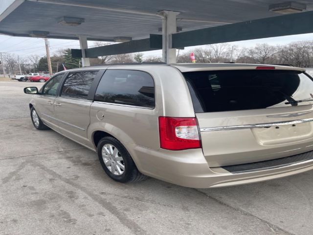 Photo 2 VIN: 2C4RC1BG8DR632562 - CHRYSLER TOWN & COUNTRY 