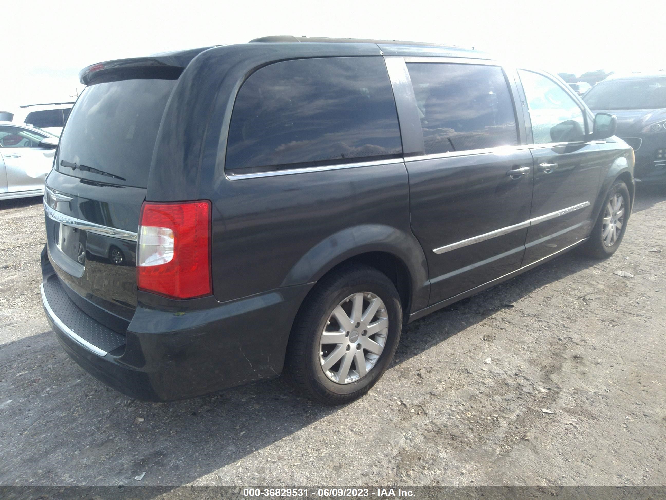 Photo 3 VIN: 2C4RC1BG8ER116106 - CHRYSLER TOWN & COUNTRY 