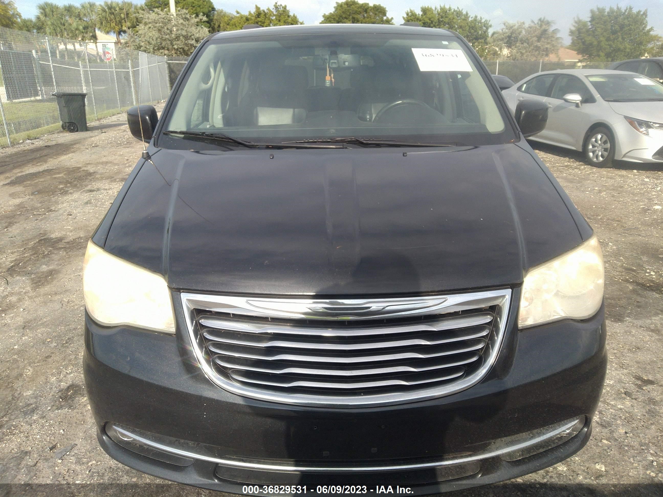 Photo 5 VIN: 2C4RC1BG8ER116106 - CHRYSLER TOWN & COUNTRY 