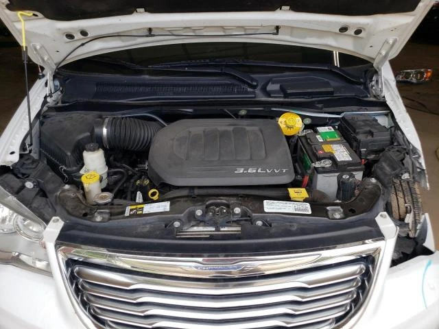 Photo 11 VIN: 2C4RC1BG8FR564752 - CHRYSLER TOWN & COU 