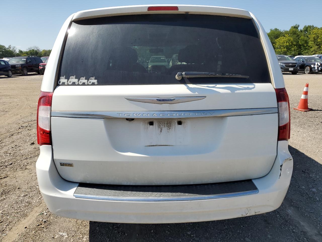 Photo 5 VIN: 2C4RC1BG8FR751375 - CHRYSLER TOWN & COU 