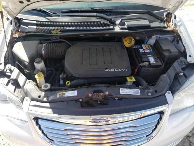 Photo 6 VIN: 2C4RC1BG8GR240332 - CHRYSLER TOWN &AMP COU 