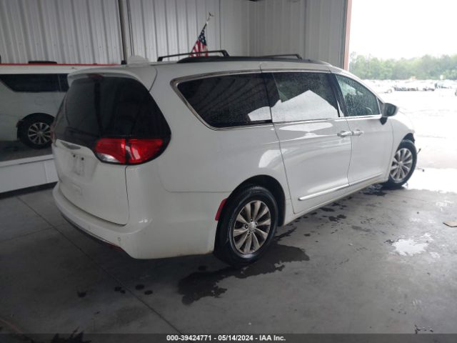 Photo 3 VIN: 2C4RC1BG8HR524397 - CHRYSLER PACIFICA 