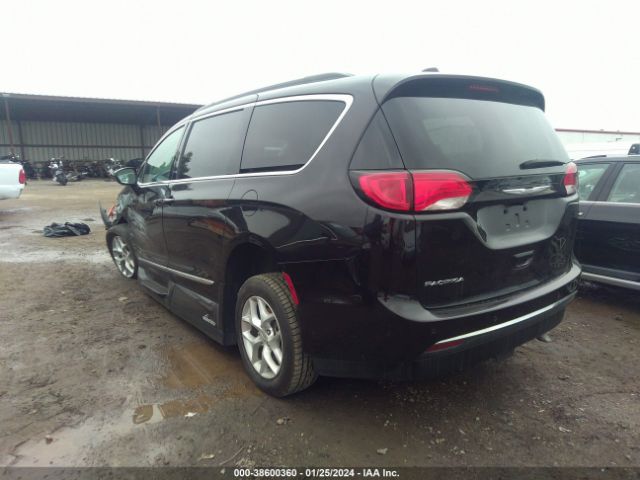 Photo 2 VIN: 2C4RC1BG8HR551194 - CHRYSLER PACIFICA 