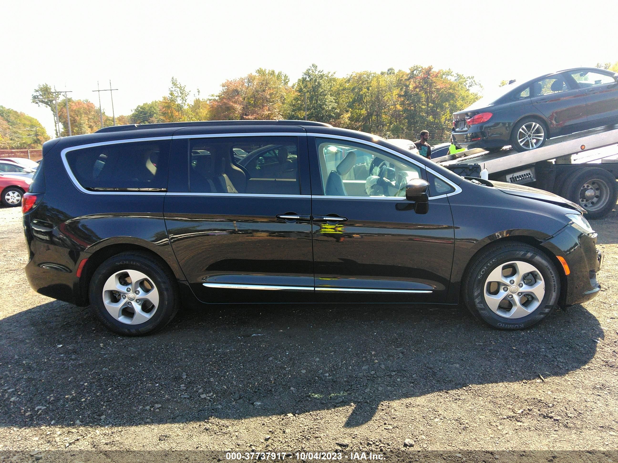 Photo 12 VIN: 2C4RC1BG8HR552443 - CHRYSLER PACIFICA 