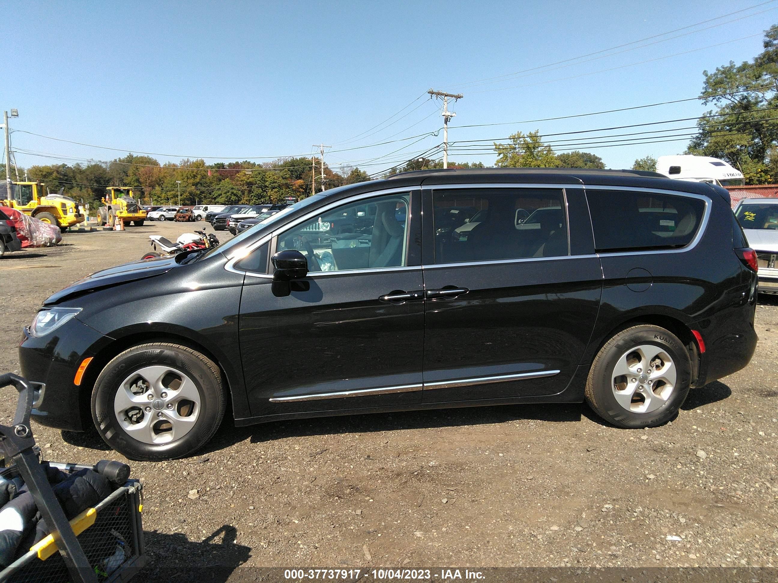 Photo 13 VIN: 2C4RC1BG8HR552443 - CHRYSLER PACIFICA 