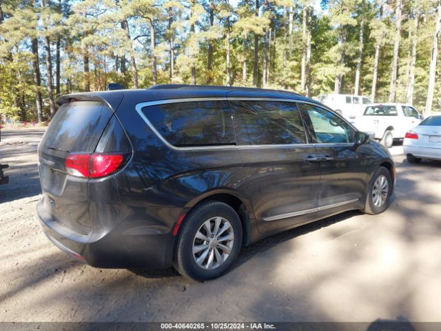 Photo 3 VIN: 2C4RC1BG8HR788025 - CHRYSLER PACIFICA 