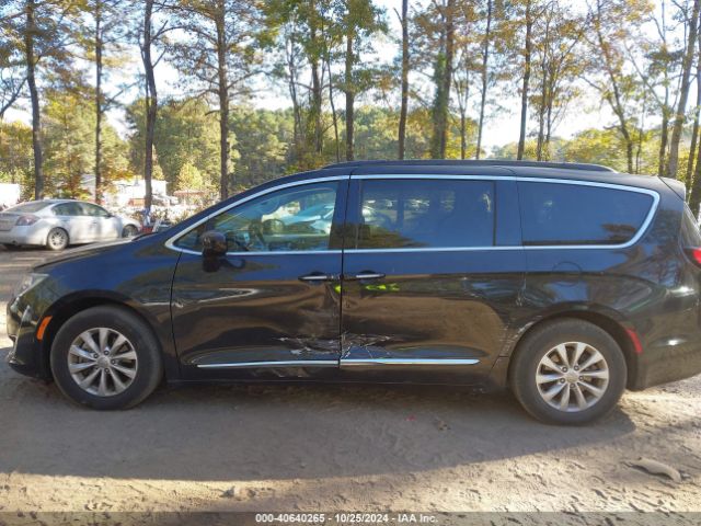 Photo 5 VIN: 2C4RC1BG8HR788025 - CHRYSLER PACIFICA 