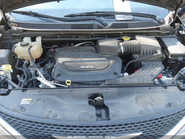 Photo 9 VIN: 2C4RC1BG8HR788025 - CHRYSLER PACIFICA 