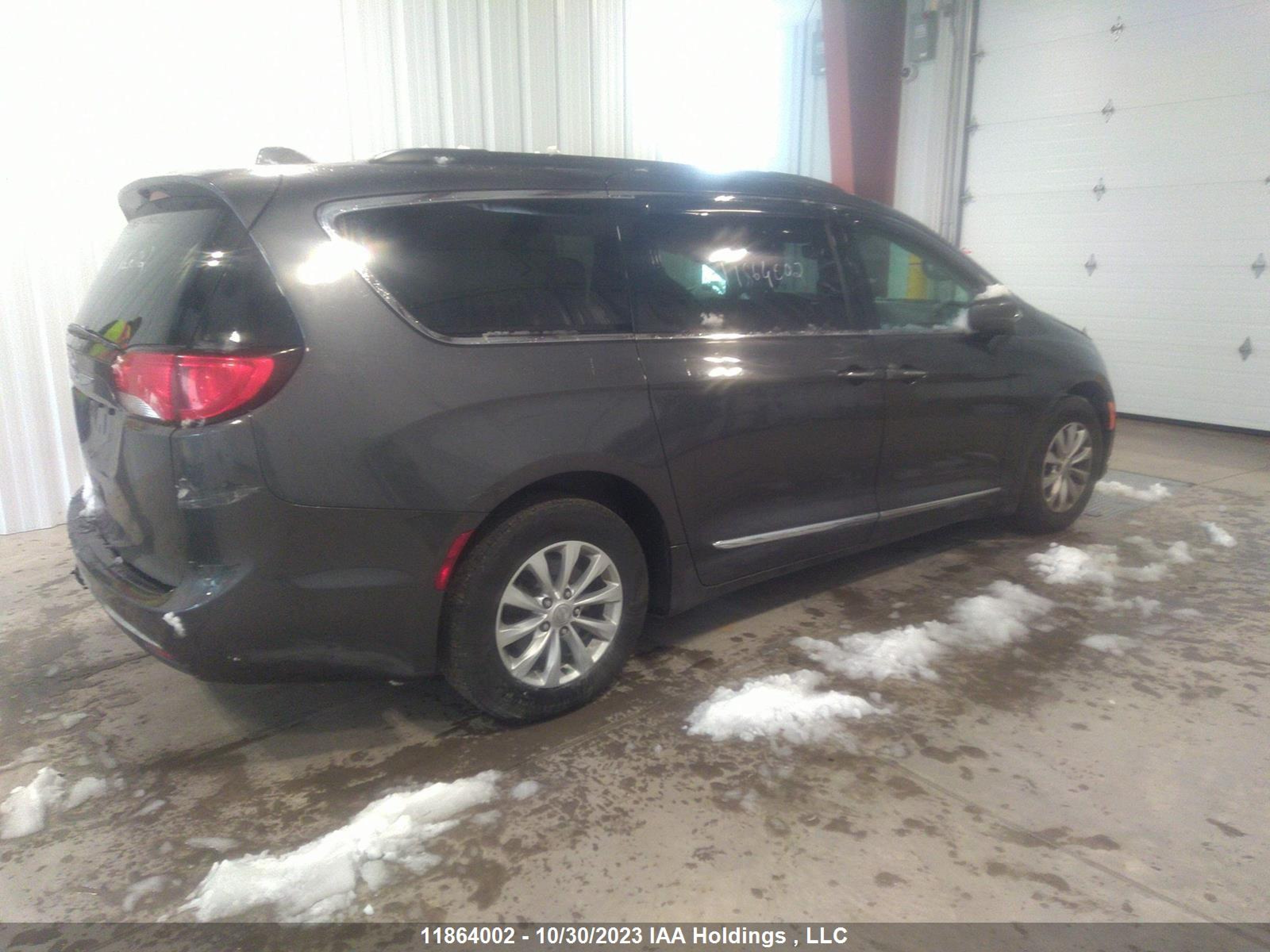 Photo 3 VIN: 2C4RC1BG8HR839233 - CHRYSLER PACIFICA 