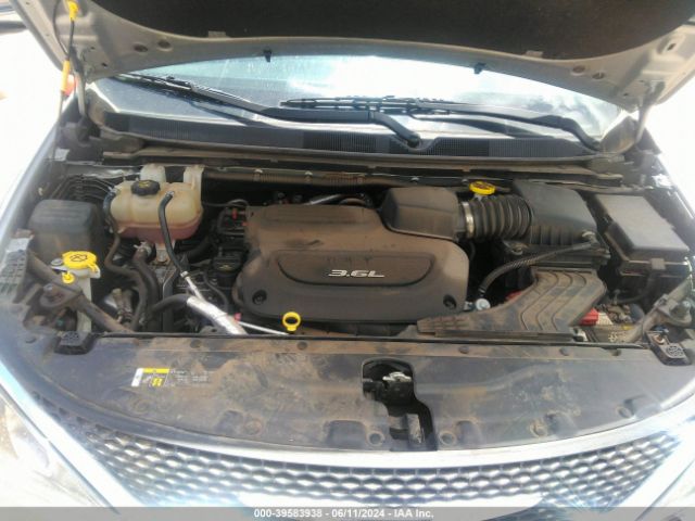 Photo 9 VIN: 2C4RC1BG8JR119033 - CHRYSLER PACIFICA 