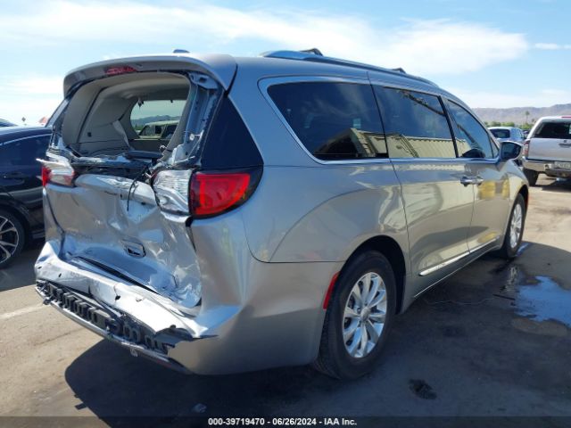 Photo 3 VIN: 2C4RC1BG8JR124491 - CHRYSLER PACIFICA 