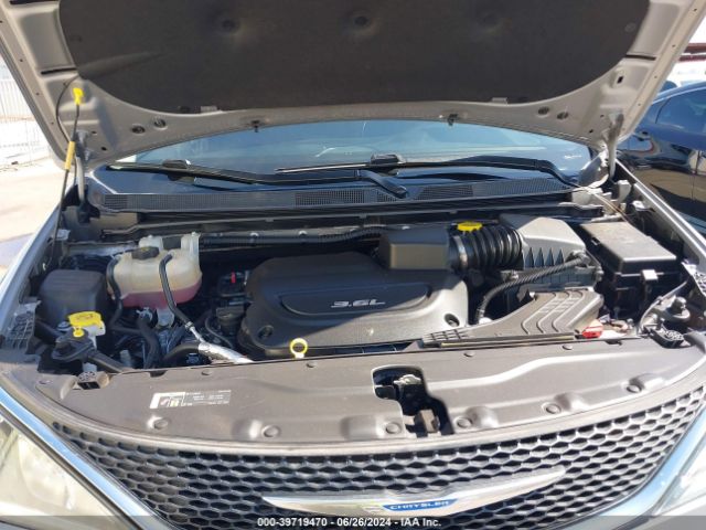 Photo 9 VIN: 2C4RC1BG8JR124491 - CHRYSLER PACIFICA 