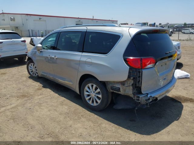 Photo 2 VIN: 2C4RC1BG8JR290462 - CHRYSLER PACIFICA 