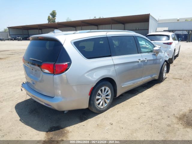 Photo 3 VIN: 2C4RC1BG8JR290462 - CHRYSLER PACIFICA 