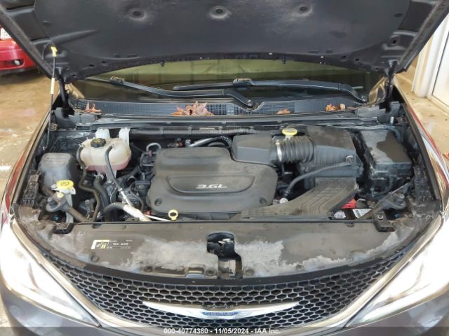 Photo 9 VIN: 2C4RC1BG8JR309687 - CHRYSLER PACIFICA 