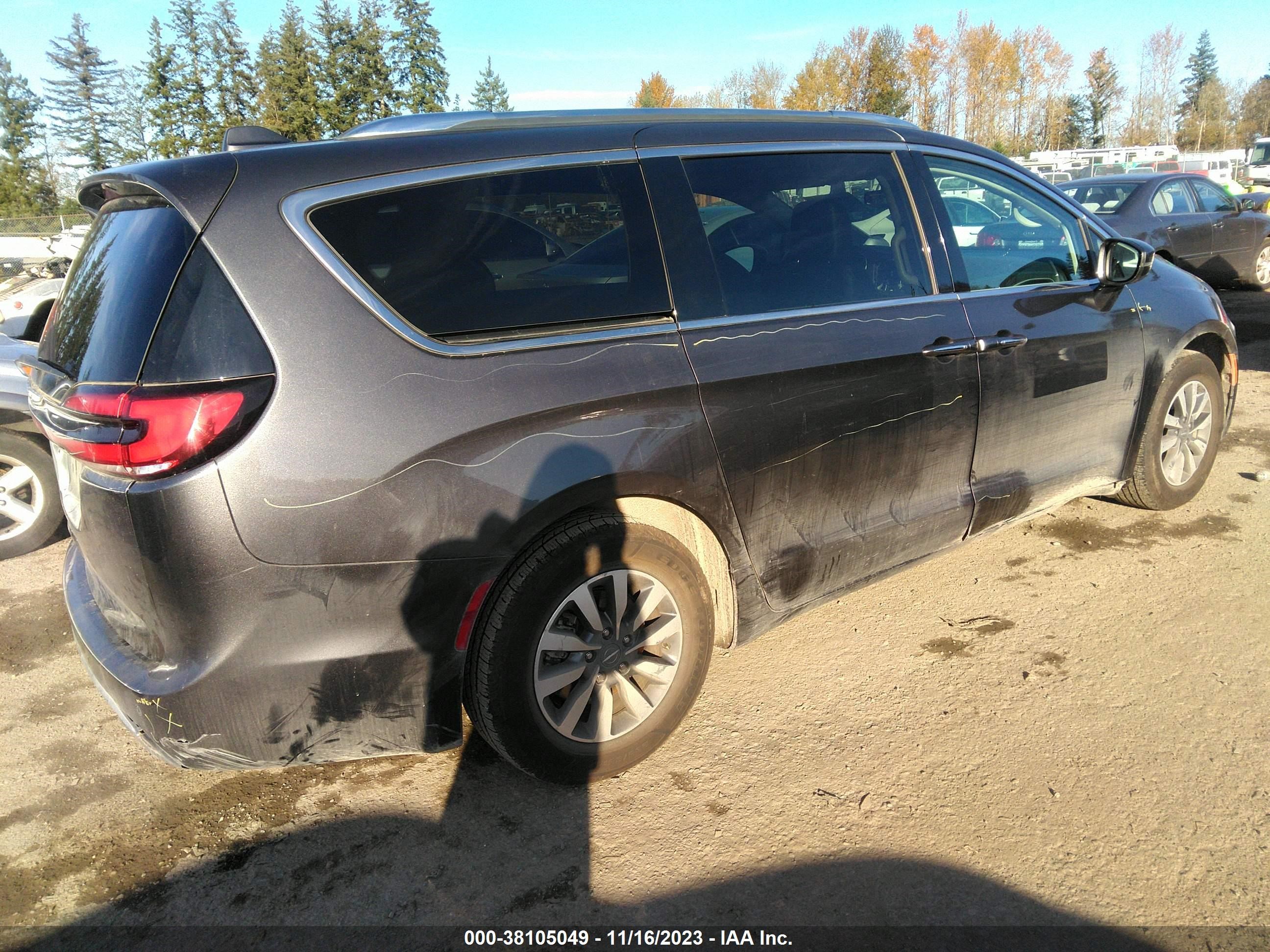 Photo 3 VIN: 2C4RC1BG8MR527472 - CHRYSLER PACIFICA 