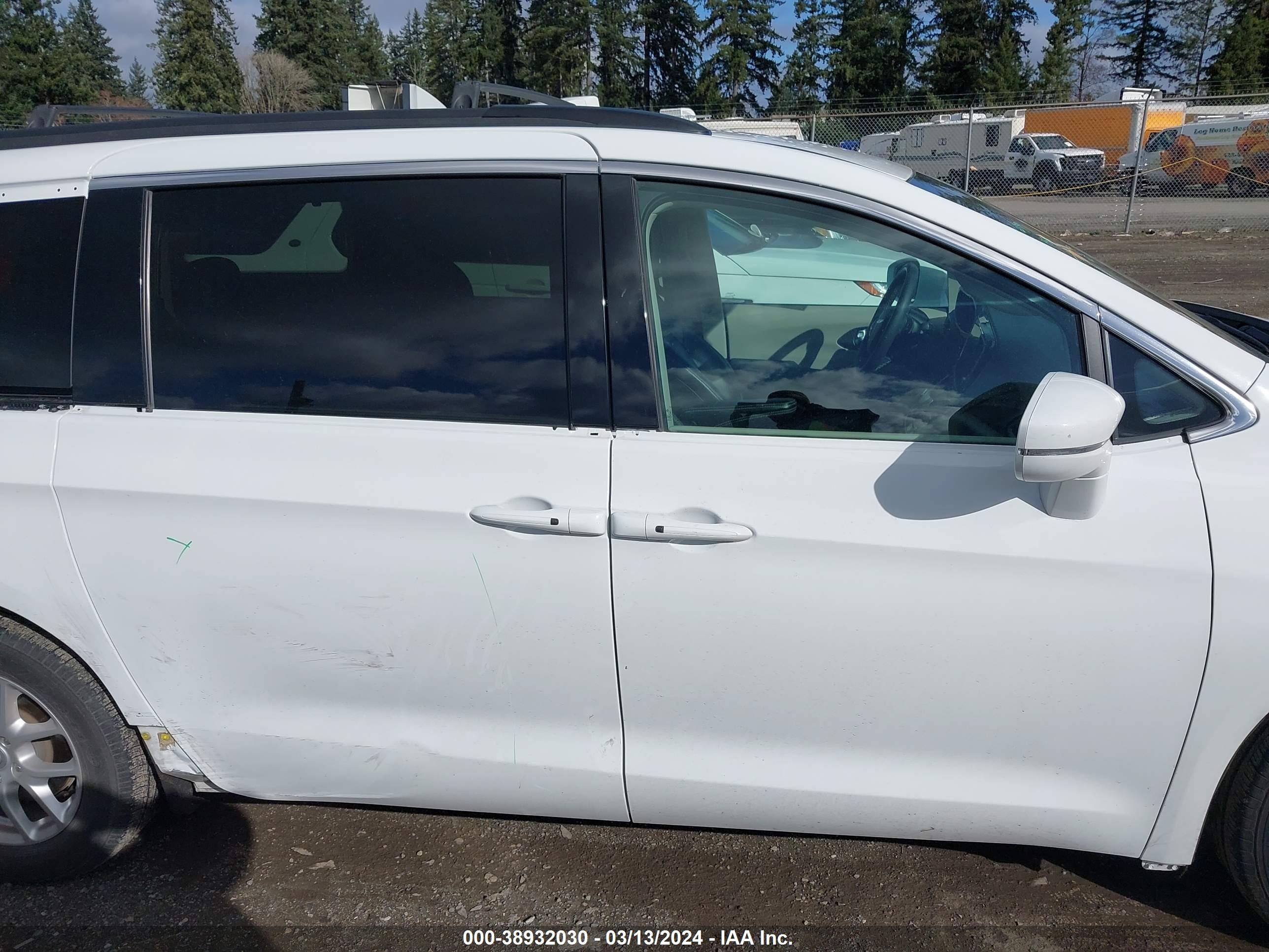 Photo 12 VIN: 2C4RC1BG8NR126165 - CHRYSLER PACIFICA 