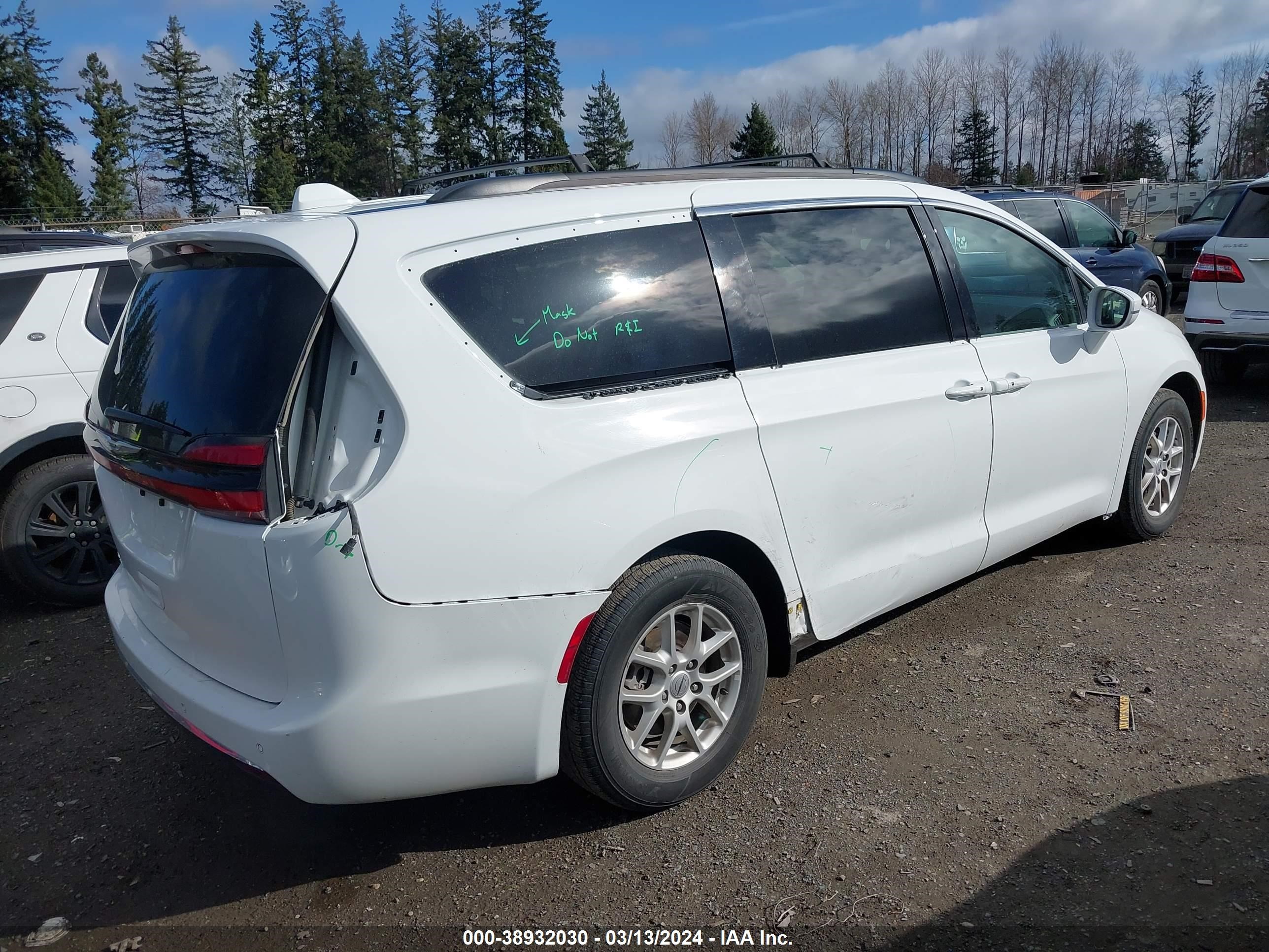 Photo 3 VIN: 2C4RC1BG8NR126165 - CHRYSLER PACIFICA 