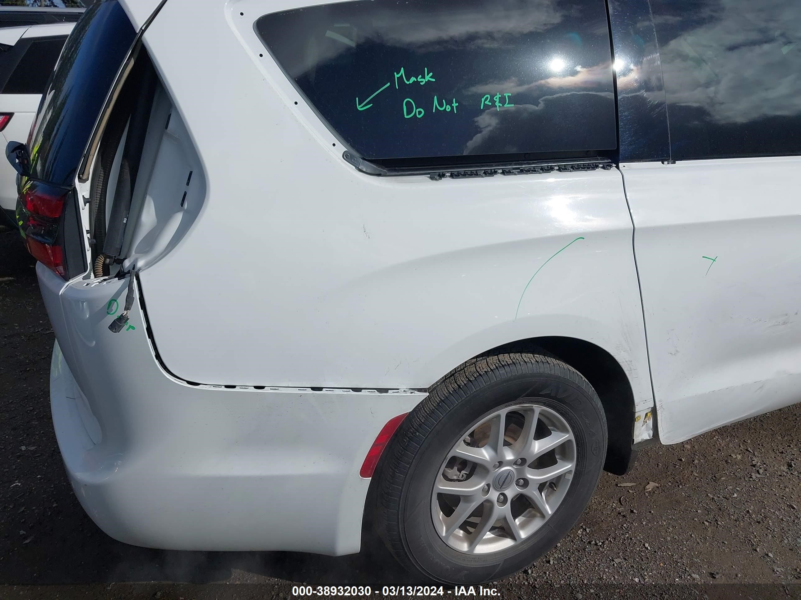 Photo 5 VIN: 2C4RC1BG8NR126165 - CHRYSLER PACIFICA 