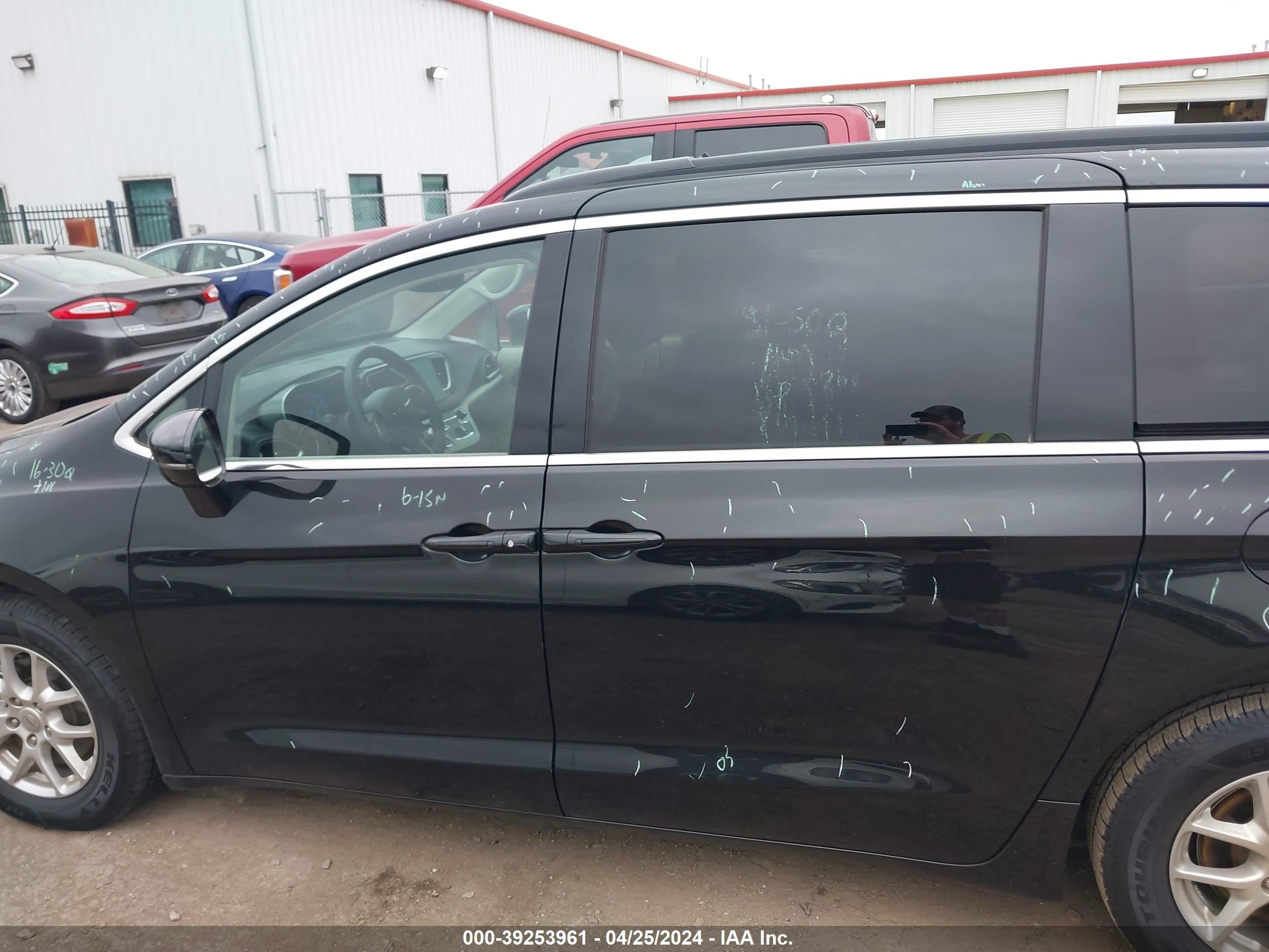 Photo 13 VIN: 2C4RC1BG8NR188634 - CHRYSLER PACIFICA 