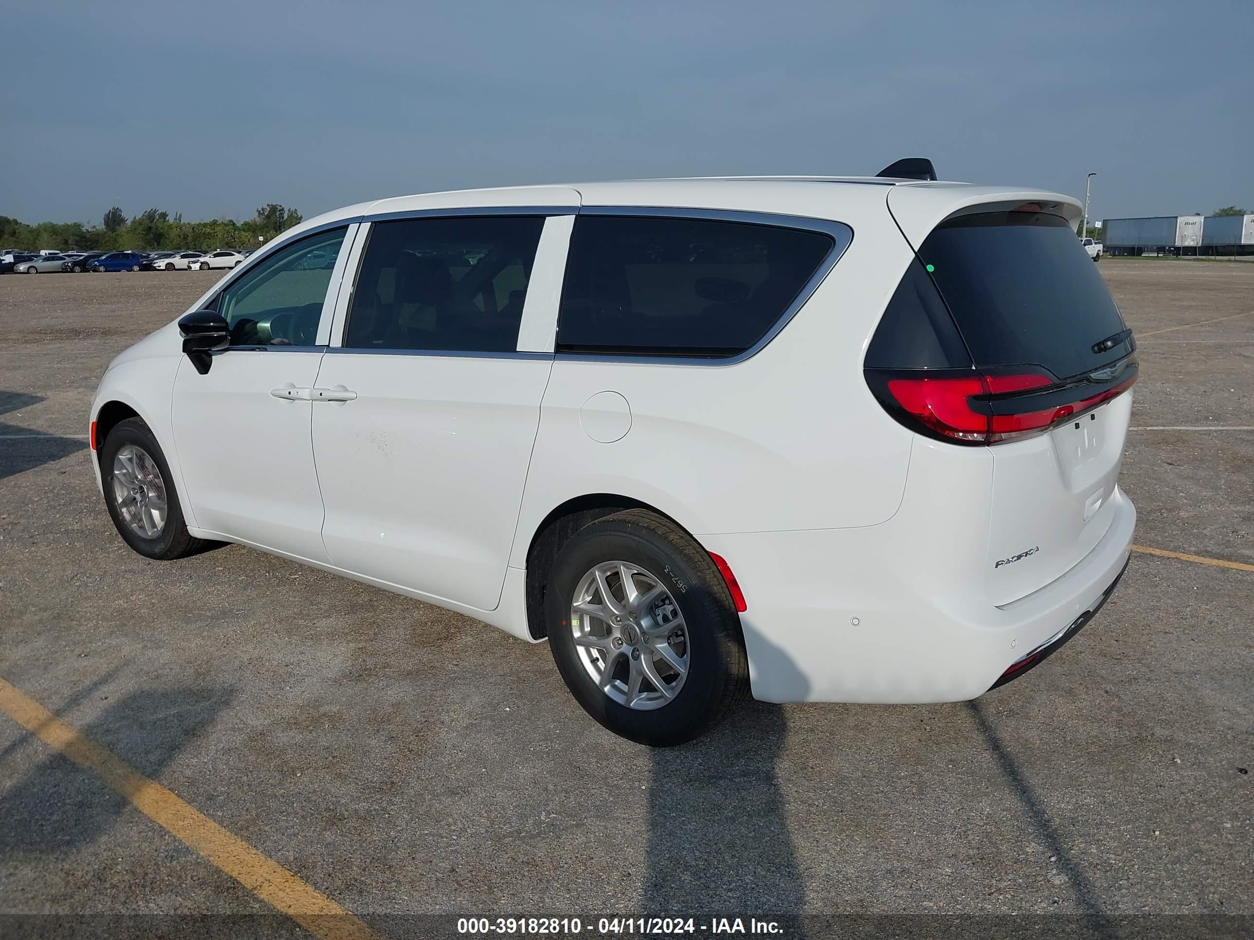 Photo 2 VIN: 2C4RC1BG8RR139259 - CHRYSLER PACIFICA 