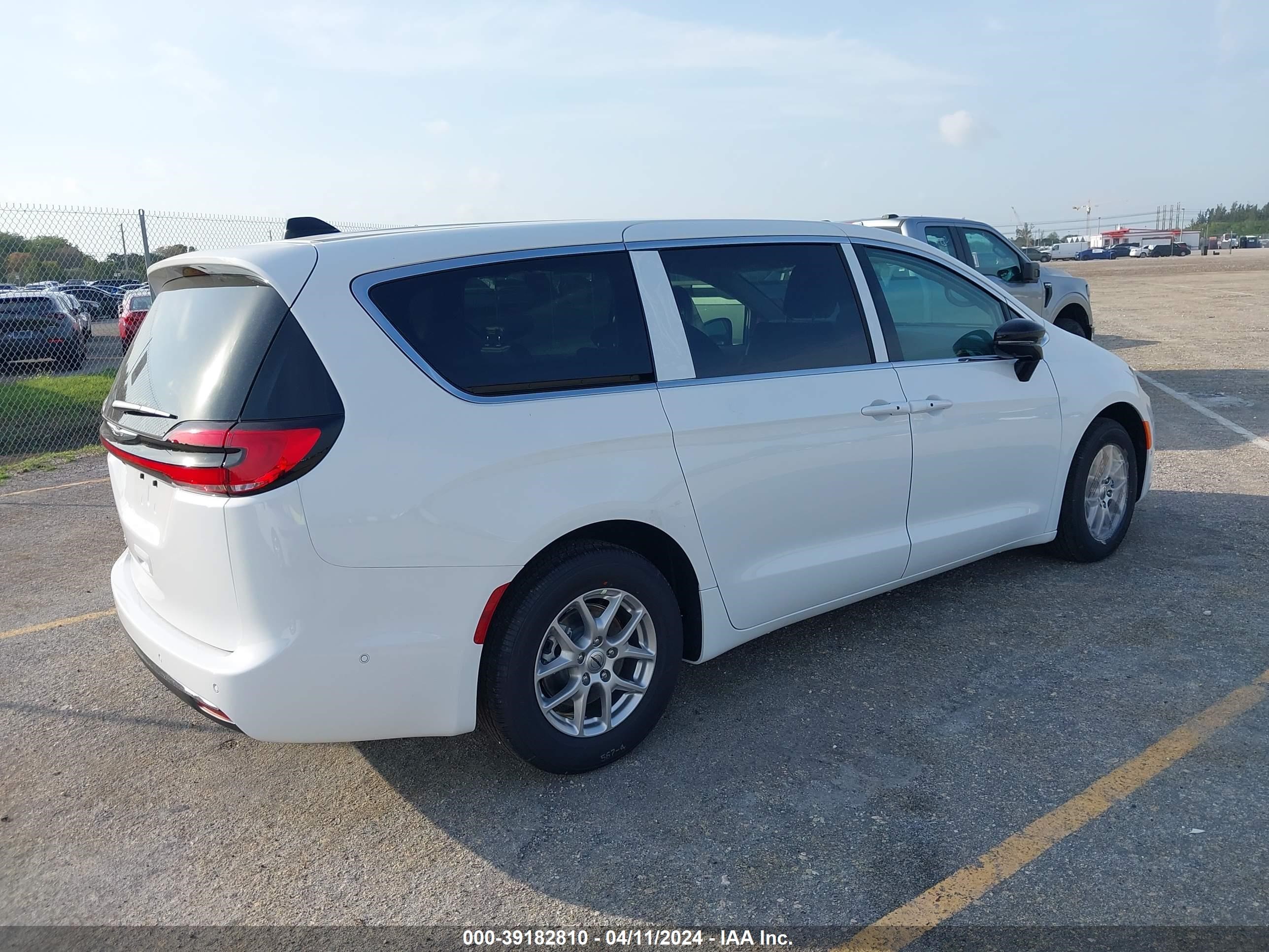 Photo 3 VIN: 2C4RC1BG8RR139259 - CHRYSLER PACIFICA 