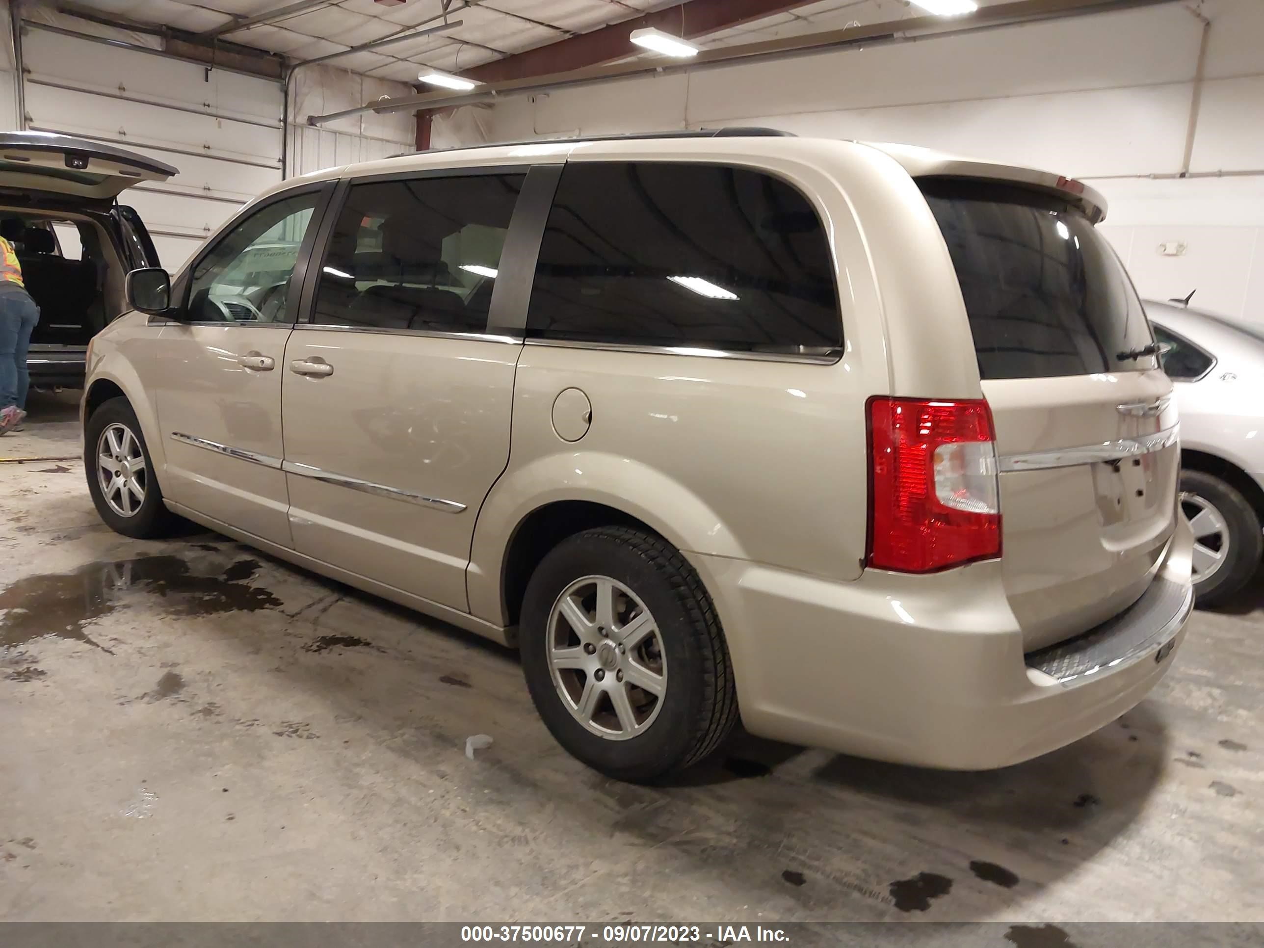 Photo 2 VIN: 2C4RC1BG9CR237532 - CHRYSLER TOWN & COUNTRY 