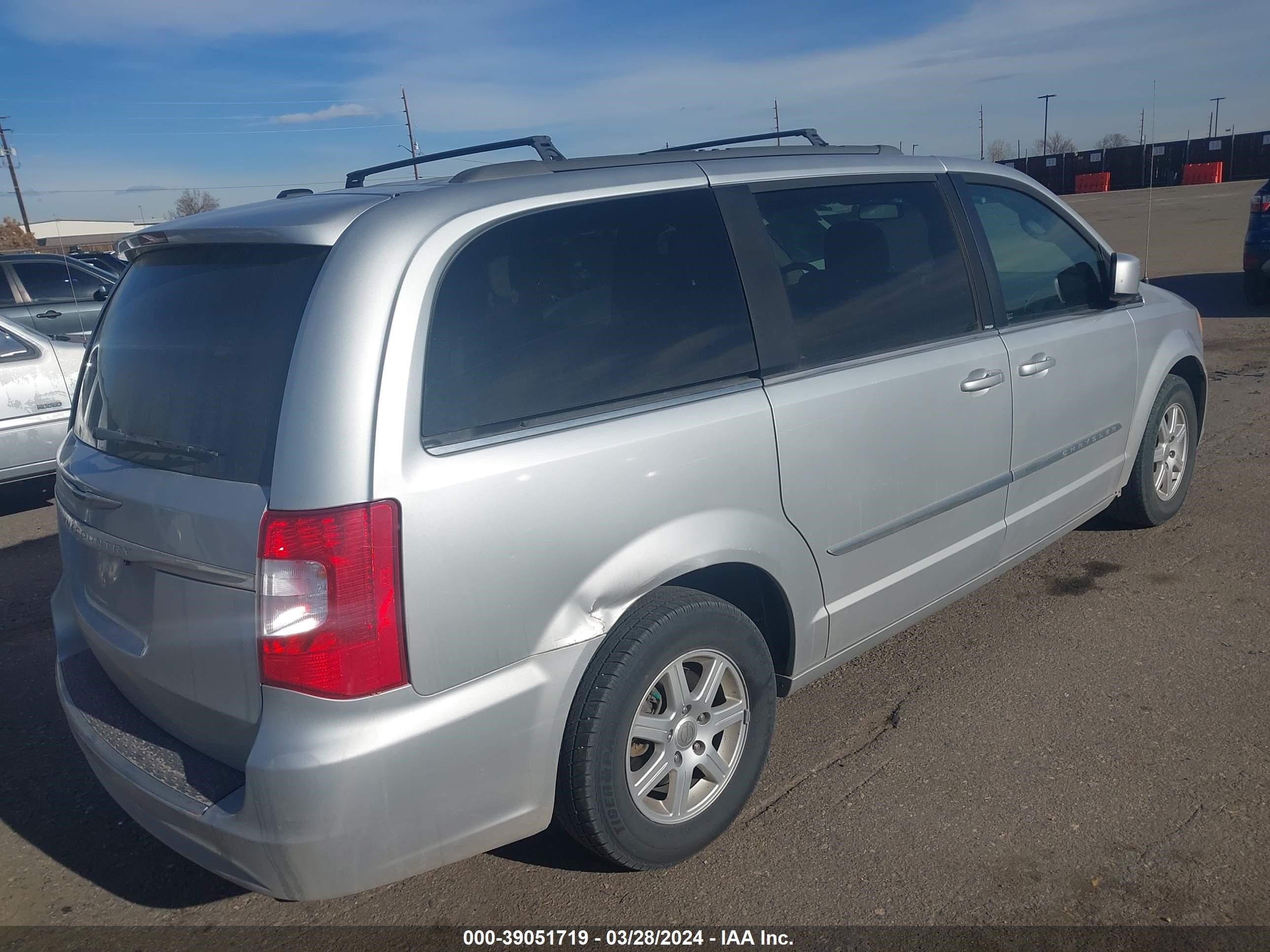 Photo 3 VIN: 2C4RC1BG9CR326100 - CHRYSLER TOWN & COUNTRY 