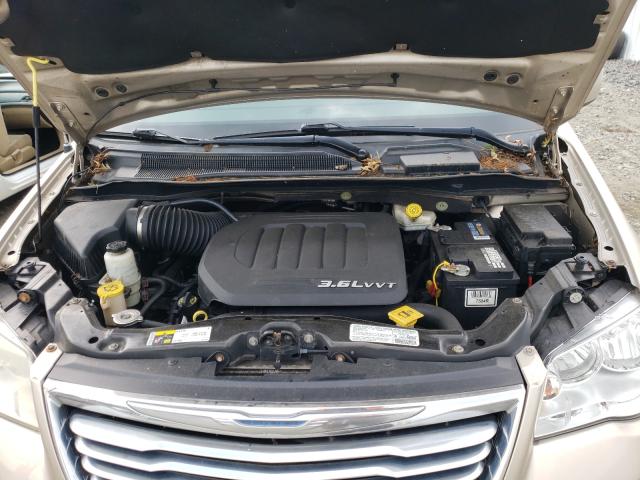 Photo 6 VIN: 2C4RC1BG9DR692494 - CHRYSLER TOWN &AMP COU 